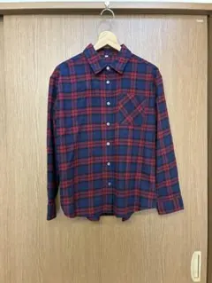 赤と青のチェック柄 長袖シャツ
