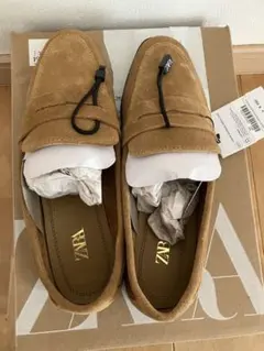 ZARA ベージュ スエード ローファー