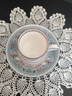 青と茶色のカップ・ソーサーセット