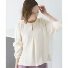 新品　アーバンリサーチロッソ　フロントデザインタックブラウス
