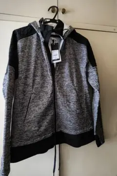 アディダスタグ付き未使用品パーカー