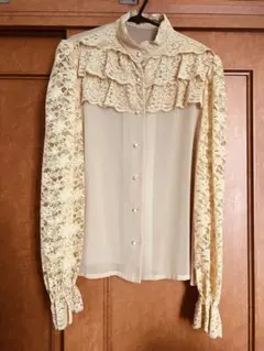 カジュアル　イエローブラウス　長袖