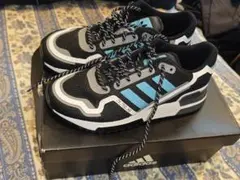 adidas ブラック/ブルー ランニングシューズ