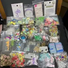 ビーズ　スパンコール　チャーム　デコレーション　ハンドメイド　材料　おまとめ売り