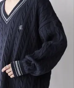 ネイビー ケーブル編み Vネックセーター