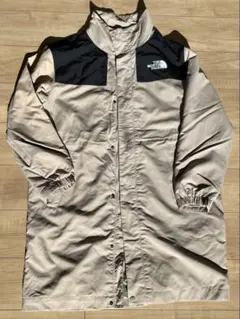 ベージュ マウンテンパーカー