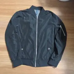 Zaraブラック ジップアップジャケット