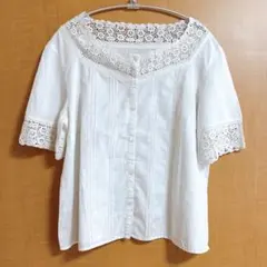 自由区 近年モデル カットワークレースノーカラーブラウス 40 美品 