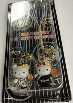 [新品未開封]　レトロ　　阪神タイガース×ハローキティ　ペア根付