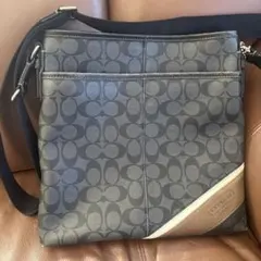 COACH ブラック ショルダーバッグ ロゴパターン
