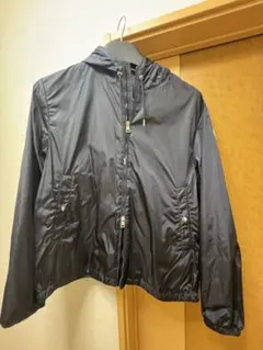 大人気モンクレール 黒 ナイロンジャケット フード付き