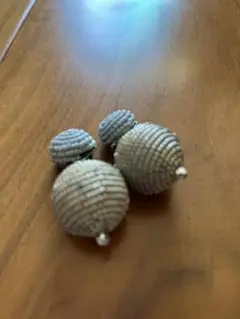 ボール型ビーズイヤリング