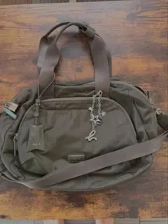 お買い得！agnes b 2way ナイロンポストンバッグカーキ チャーム付