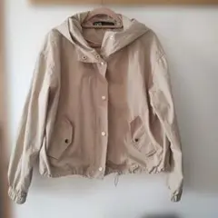 ZARA　ベージュ フード付き パーカー