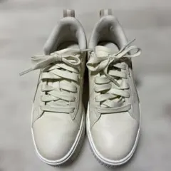 PUMA ソフトフォーム スニーカー クリーム色