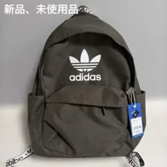 新品　adidas リュックサック　カーキ