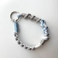 パラコード　スマホストラップ　ハンドストラップ　春カラー　水色　白　グレー