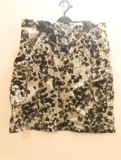 スカート　迷彩？