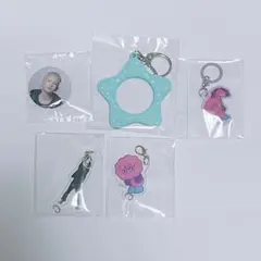 SHINee アクリルスタンド ランダムトイ スペシャル - メルカリ