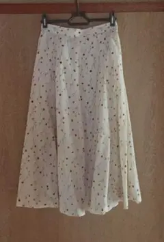 昭和レトロな、花柄フレアロングスカート