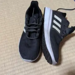 adidas スニーカー ブラック ホワイト