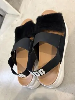 UGG 厚底サンダル ブラックのサムネイル