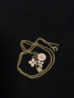 フラワーチャーム ネックレス　ゴールド