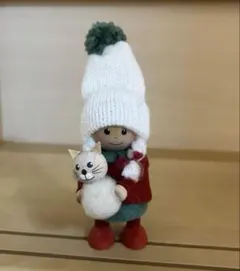 ノルディカニッセ　ネコのぬいぐるみを抱えた女の子