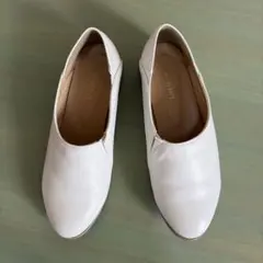 フェリシモ　Live in Comfort フラットシューズ　白のサムネイル