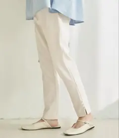 ホワイト スリムフィットパンツ
