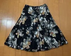 美品☆ レストローズ のお花柄裾フリルティアードスカート