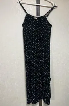 黒色花柄キャミワンピース