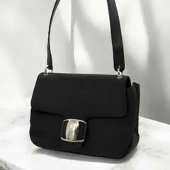 サルヴァトーレフェラガモ ヴァラ ワンショルダー ブラック レザー キャンバス