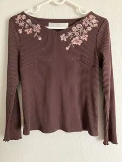 トッコクローゼット ダークブラウン 花柄刺繍トップス