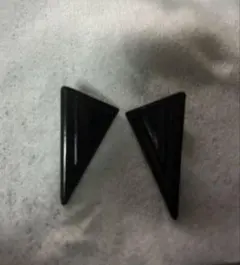 黒の三角形ピアスのサムネイル