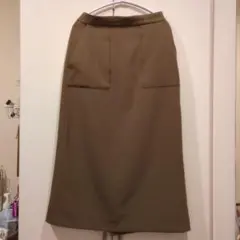 ナノ・ユニバース　カーキ　シンプルカジュアル　タイトスカート　ポケット　スリット