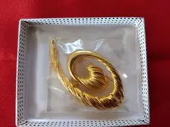 ゴールド 渦巻きデザイン ブローチ