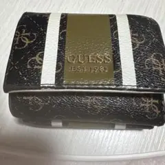 GUESS 二つ折り財布 ブラック ゴールドのサムネイル