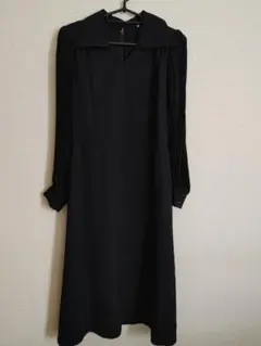 ブラックワンピース　Vネック　長袖