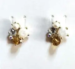 素敵♡✨樹脂ピアス✨ホワイトパール＋ゴールド計５石 豪華デザインピアス✨
