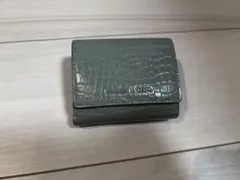 CHARLES&KEITH 三つ折り財布 ロゴ レザー 型押し　グリーン　緑