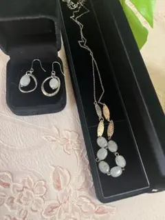 【美品】大理石風ネックレス＆ピアスセット　ビンテージ風　オシャレ　清楚カジュアル