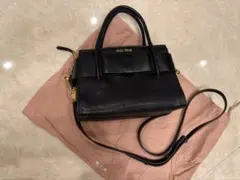 ミュウミュウ MIUMIU 黒レザー ハンドバッグ リボン