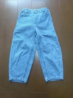 【GU】美品バレルレッグジーンズ130cm