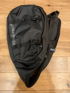 貴重な廃番人気カラー REYE‼️パタゴニア アトム・スリング 8L 48261