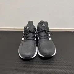 adidas ランニングシューズ　スニーカー