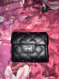 黒いキルティング三つ折り財布