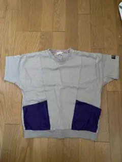 グレーとパープルのコットンTシャツ