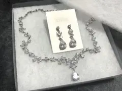 Bliss ネックレスとイヤリングセット　結婚式のサムネイル