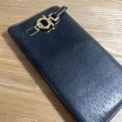送料込❤️ フェラガモ長財布のサムネイル